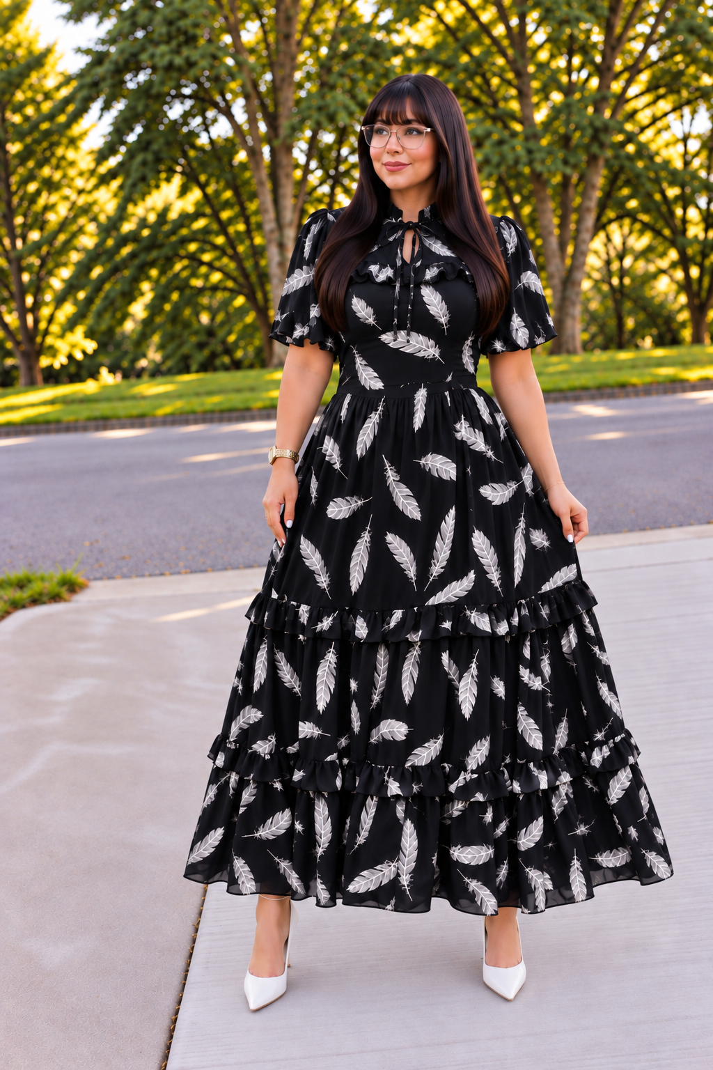 Elegant Feather Print Maxi Dress 🖤